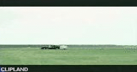 animated gif of Bayerischer Rundfunk; Bayrischer Rundfunk(Brand); Bayern 4 Klassic Radio(Product) "Festival House, Bayreuth [Buildings]" (1999)