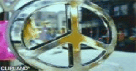 animated gif of Daimler Chrysler; Mercedes-Benz(Brand); SL Class/SL 500(Product) "Timeless Ride [Unlike Any Other]" (2001)