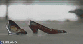 animated gif of Unilever Bestfoods(Brand), Lipton Ice Tea Green(Product) "Shoes (C'est Mieux Quand. C'est Naturel)" (2005)