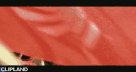 animated gif of Metro Group(Advertiser), MediaMarkt(Brand) "Ankunft  (Bester MediaMarkt Aller Zeiten.)(Wir Holen Den Titel.)(MediaMarkt: Ich Bin Doch Nicht Blöd.)" (2005)