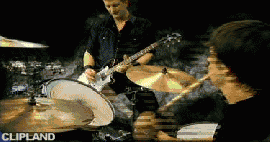 animated gif of Queens Of The Stone Age "No One Knows" (2003)